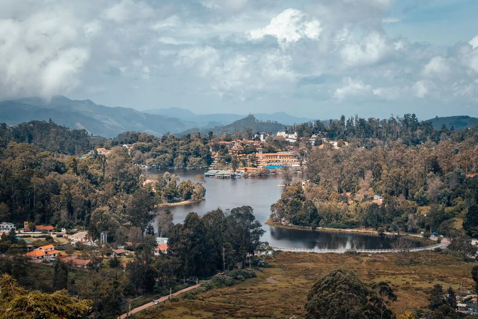 Kodaikanal lake and hills